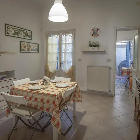 La Viareggina, 600mt Dal Mare Centro Di * Viareggio